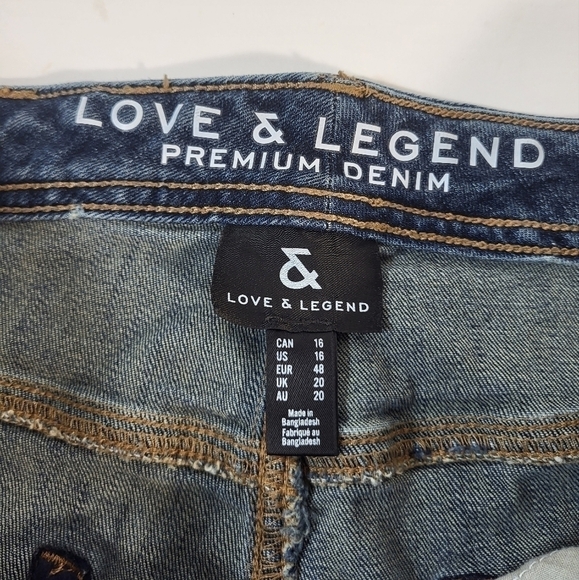 Love & Legend Distressed Denim Capri - Picture 4 of 4